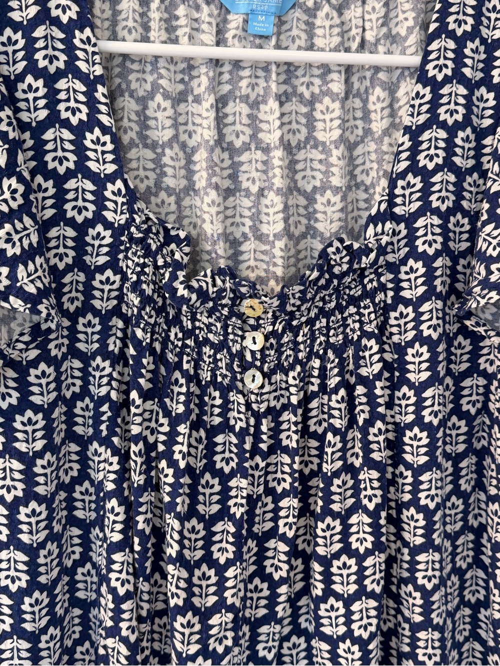 Draper James Flutter Sleeve Smocked Squareneck Top Navy White Leaf Print M - Picture 2 of 7